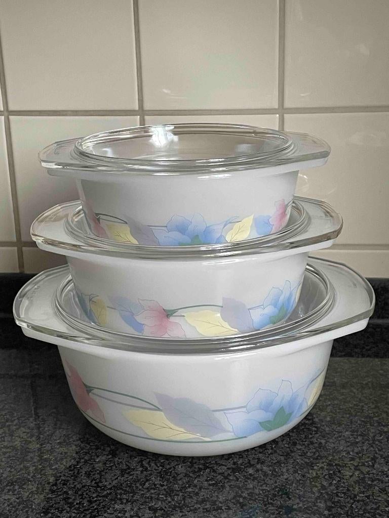 Arcopal Vintage ovenschaalset van 3 met deksel - Nieuw, Glas of Glazen, Nieuw, Ophalen of Verzenden, Glas