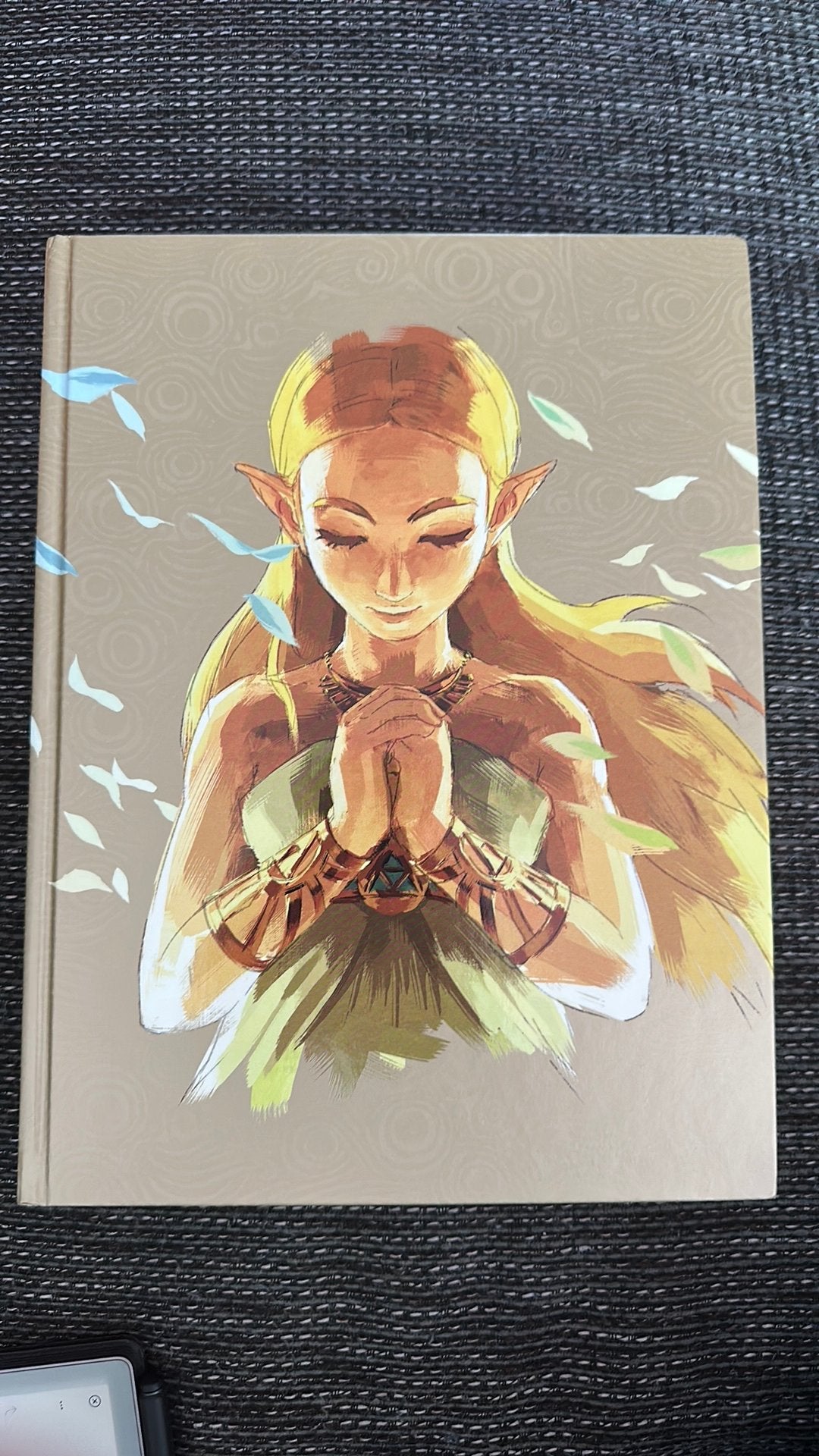 Nintendo Zelda Breath of the Wild official guide boek, Spelcomputers en Games, Games | Nintendo Switch, 1 speler, Zo goed als nieuw
