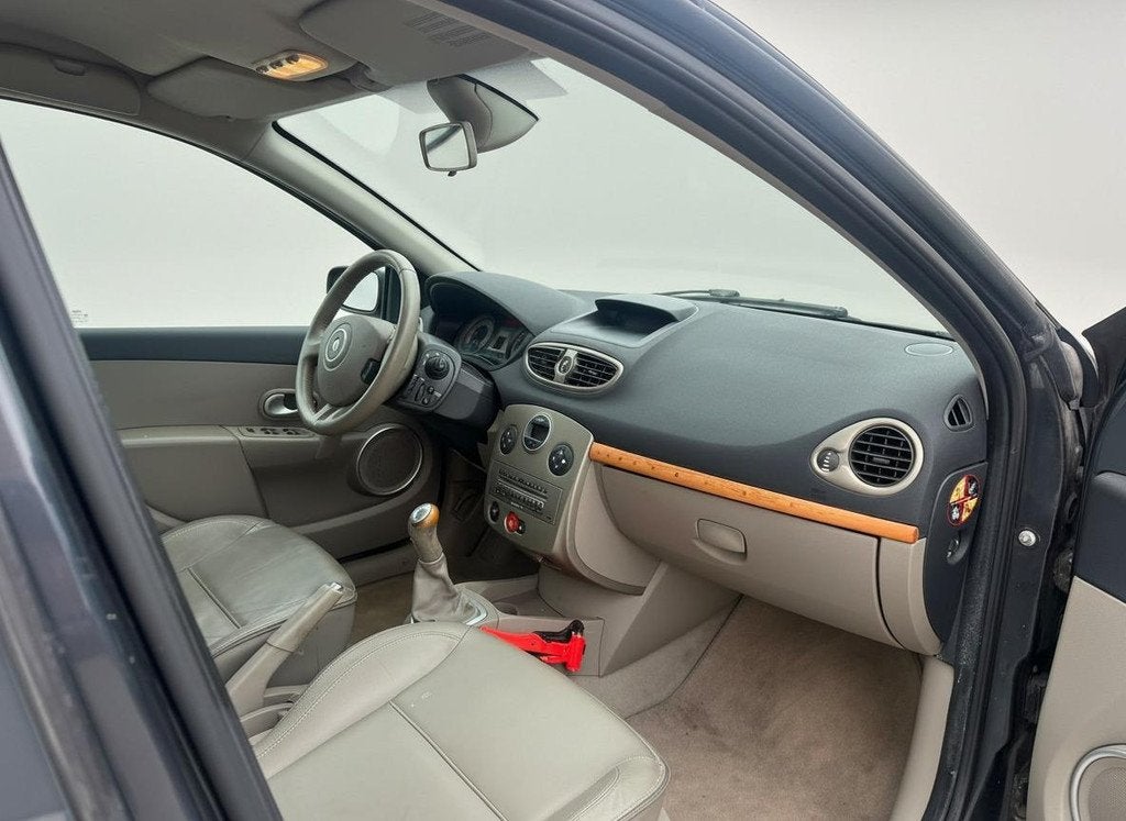 Renault Clio 1.6-16V Initiale LPG, Auto's, Voorwielaandrijving, Gebruikt, Parkeersensor, 4 cilinders
