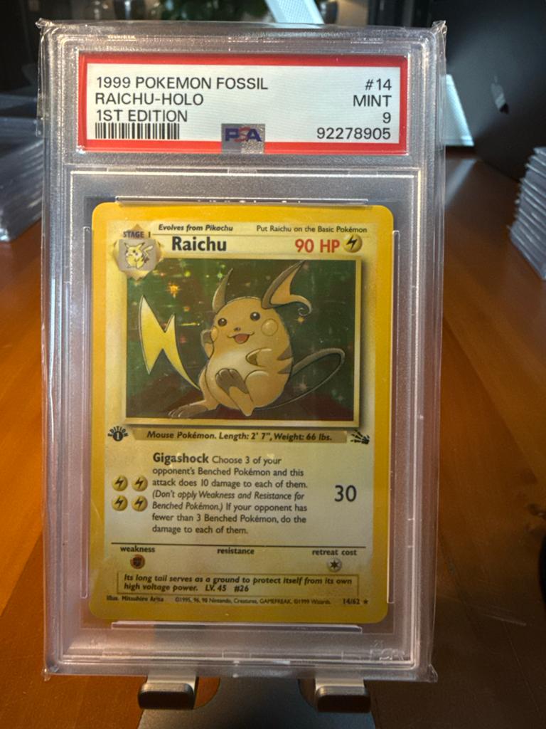 Raichu 1st Edition #14 - Pokémon Fossil (1999) - PSA 9, Ophalen of Verzenden, Zo goed als nieuw, Losse kaart, Foil