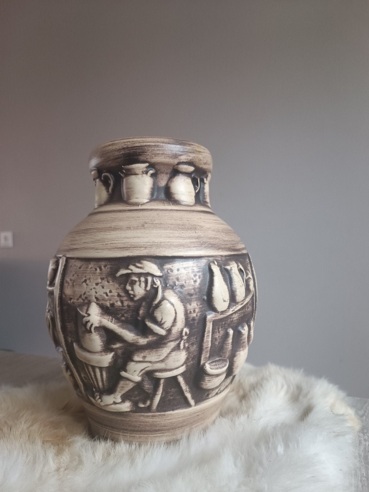 Vintage West Germany vaas met reliëf decoratie, Ophalen of Verzenden