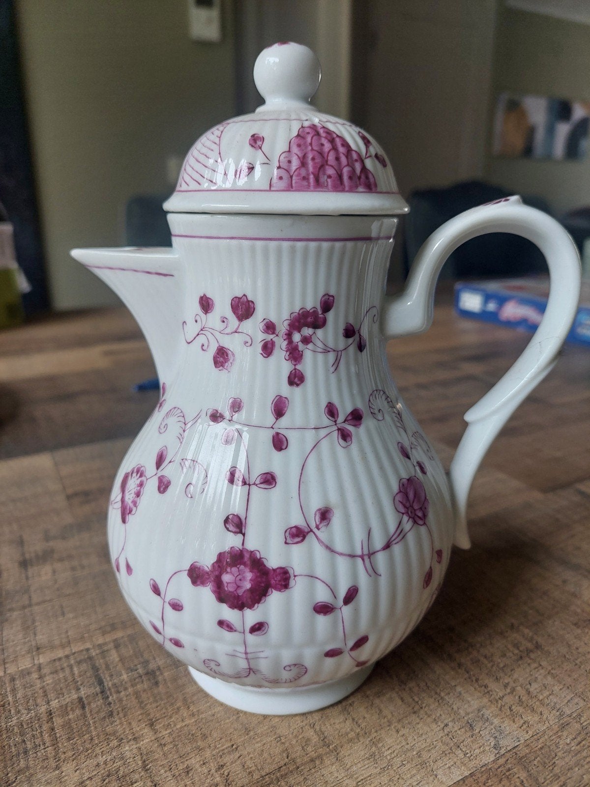 Antieke porseleinen koffiekan met bloemmotief, Ophalen of Verzenden