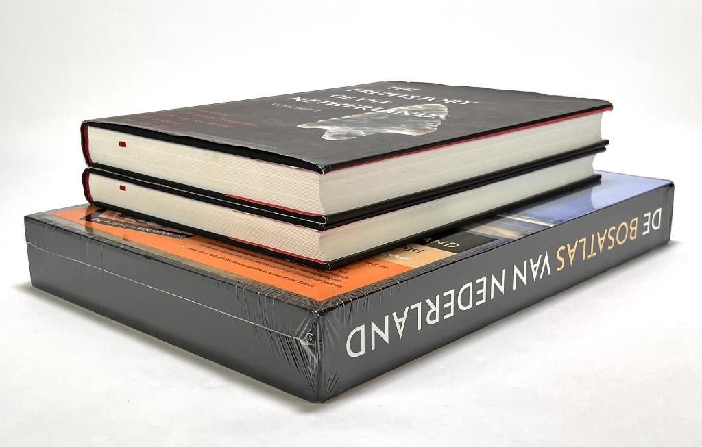 635. The prehistory of the Netherlands en de Bosatlas, Ophalen of Verzenden, Alpha, Nieuw