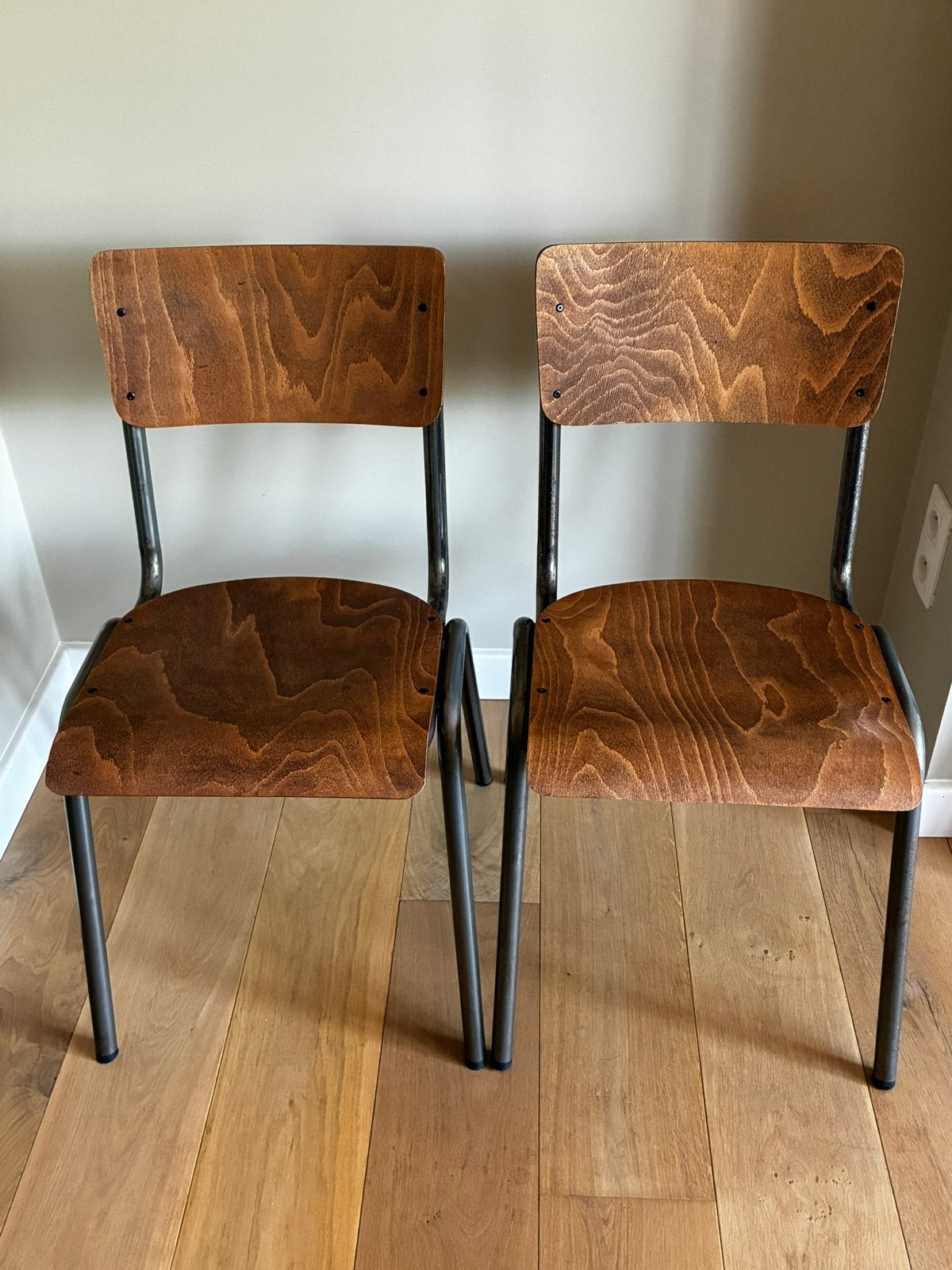 Stapelbare schoolstoelen - 11 beschikbaar, Huis en Inrichting, Stoelen, Ophalen, Bruin, Vintage, Zo goed als nieuw