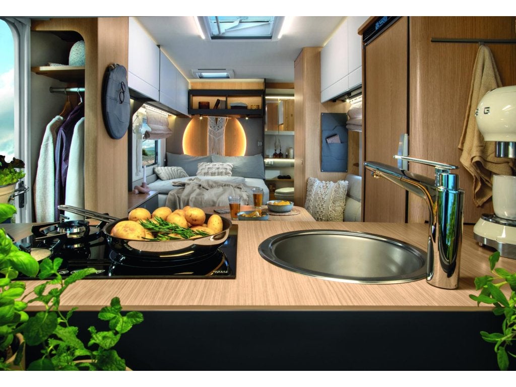 LMC Videro 580D & badkamer & vloerverwarming, Caravans en Kamperen, Tot en met 2, Bedrijf, Schokbreker, Overige typen