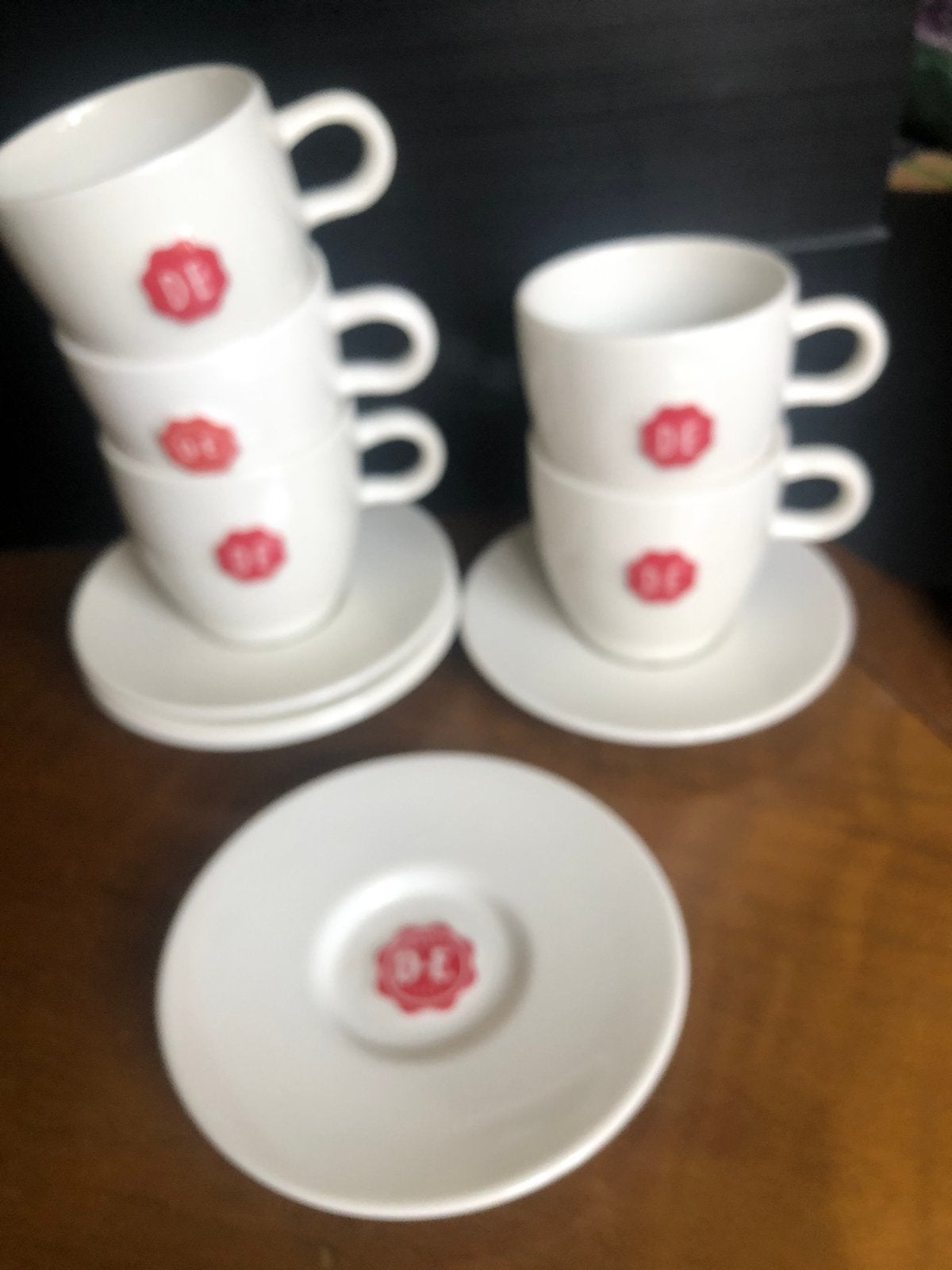 Douwe Egberts mokken met schoteltjes, Verzenden, Zo goed als nieuw, Porselein