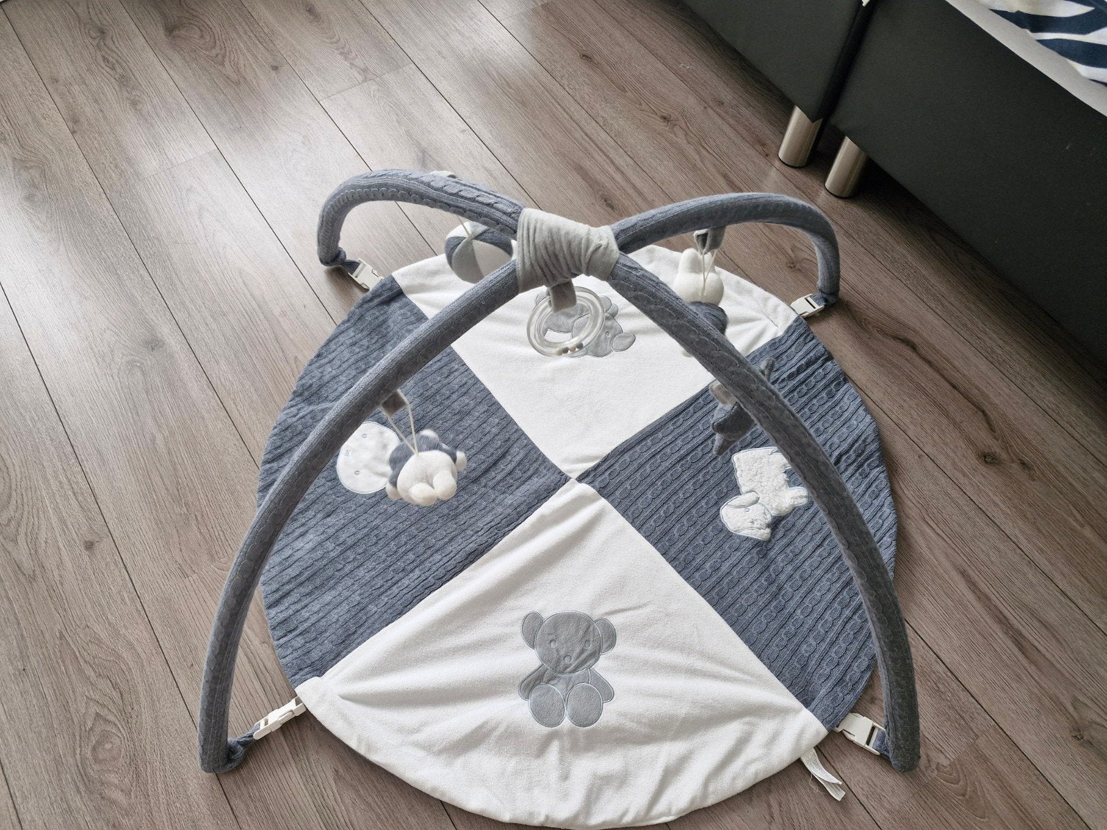 Speelkleed met boog nijntje, Ophalen, Zo goed als nieuw