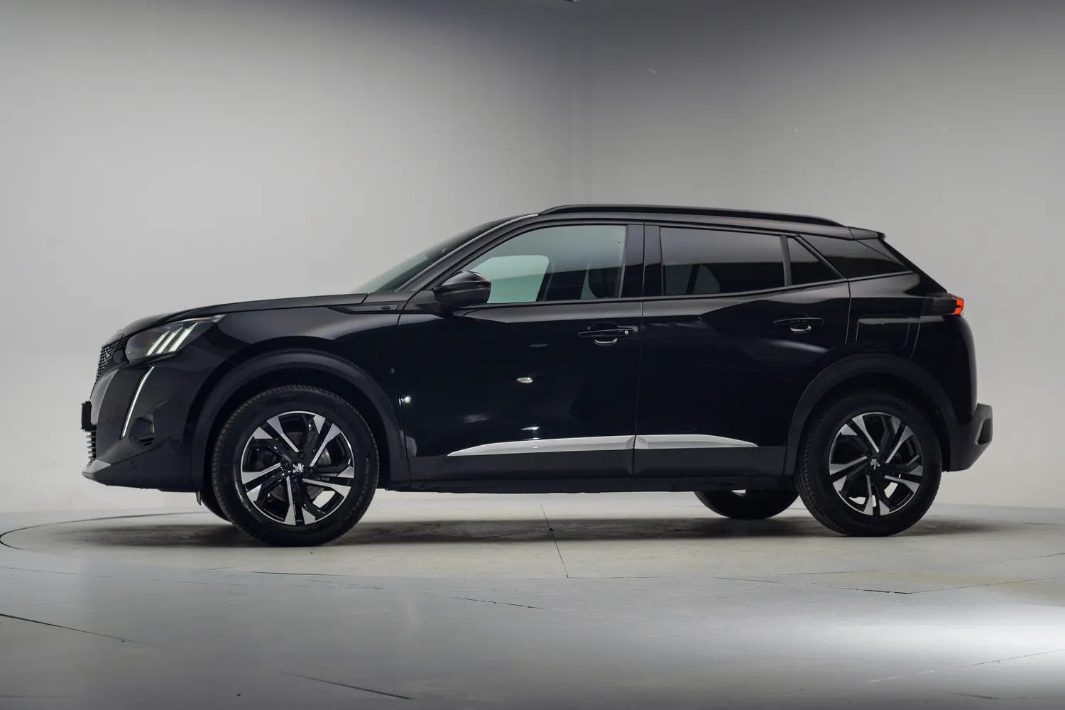 Peugeot 2008 EV Active 50 kWh [ Navi Apple/Android Camera Ha, Auto's, Gebruikt, Leder, 1523 kg, 450 min