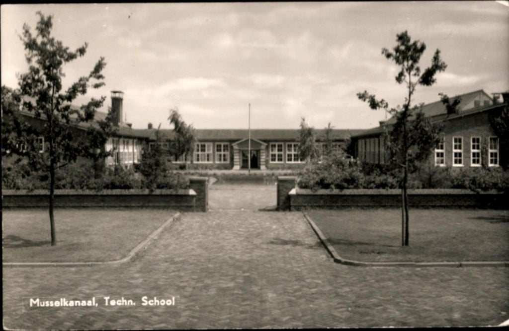 musselkanaal, kvr3-1008 techn. school, Verzamelen, Ansichtkaarten | Nederland, Verzenden, 1960 tot 1980, Gelopen, Groningen