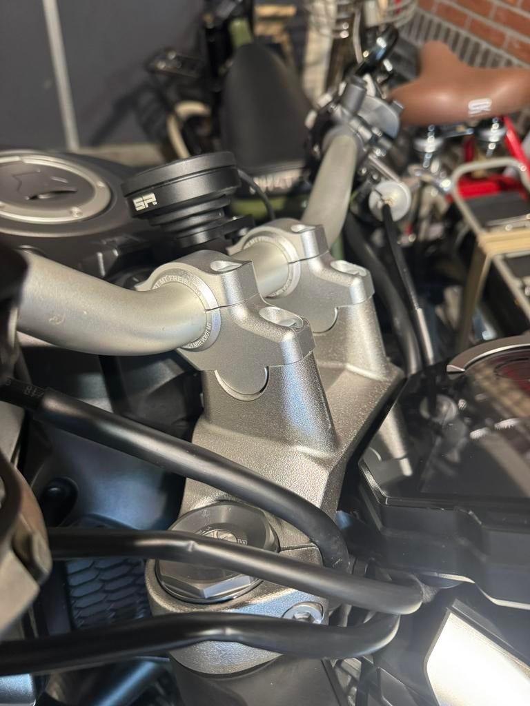 Voigt stuurverhogers CB1000R 2018 en nieuwer, Ophalen