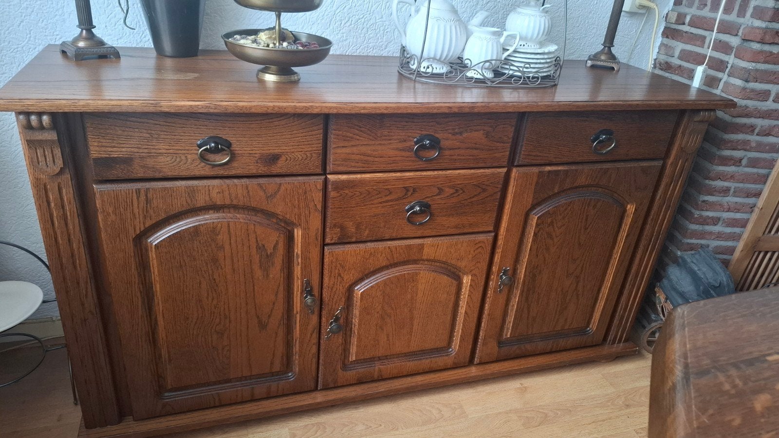 Vintage houten kastje met messing handvat, Ophalen