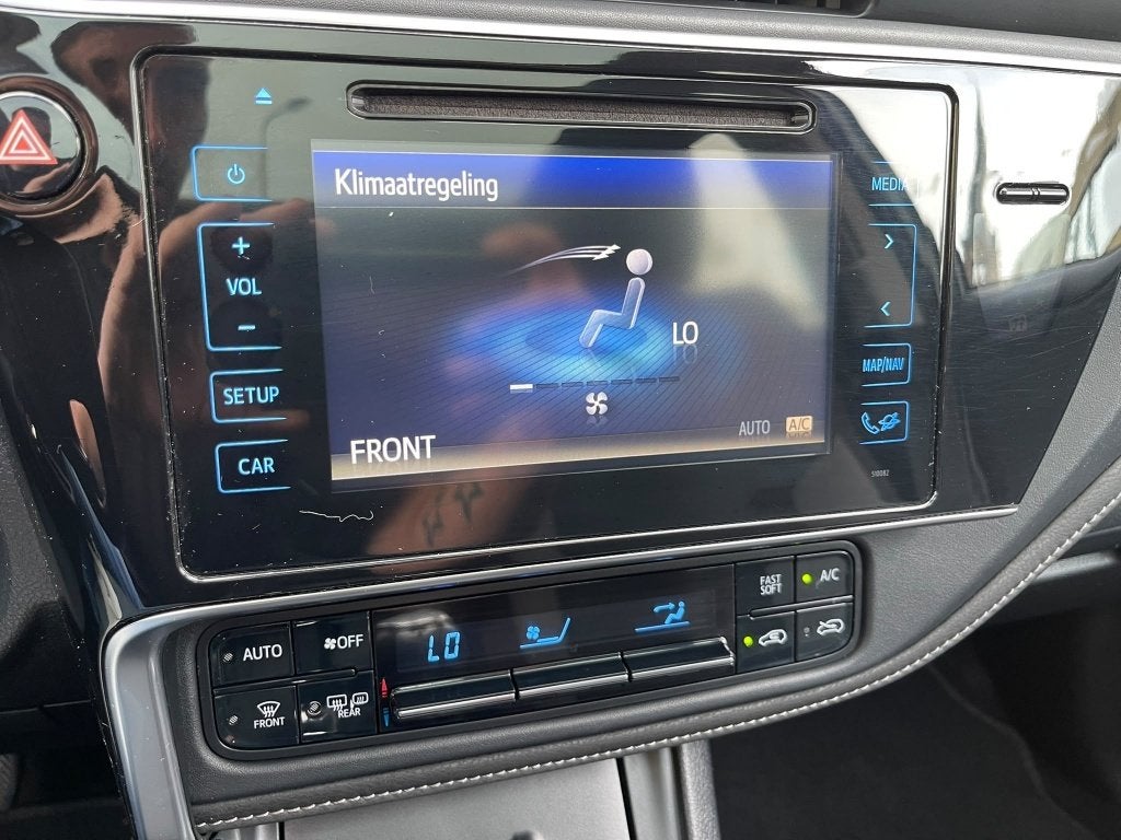Foto 9 van Toyota Auris Touring Sports 1.2T Business Pano Trekhaak Navi