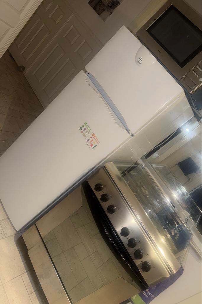Indesit Koelkast met Vriezer - Wit, Ophalen, 150 tot 200 liter, Gebruikt, Met aparte vriezer