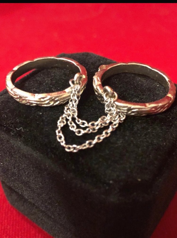 Ringen  Punk met Cluster ketting er tussen apart 1980, IJzer of Staal, 19 tot 20, Ophalen of Verzenden, Zo goed als nieuw
