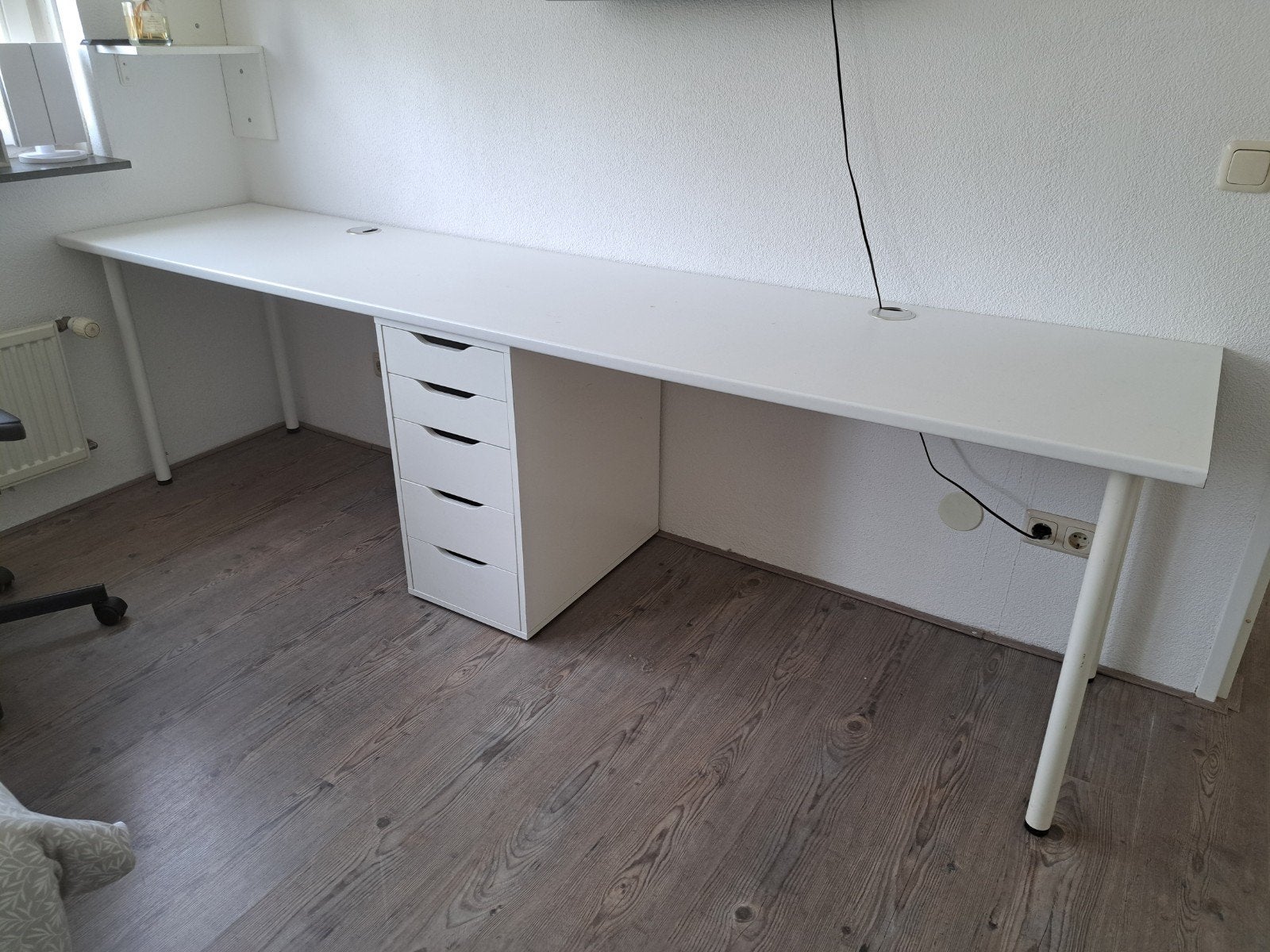 bureau MDF met 4 poten en ladeblok (ikea), Huis en Inrichting, Met lades, Spaanplaat of MDF, Ophalen of Verzenden, Zo goed als nieuw
