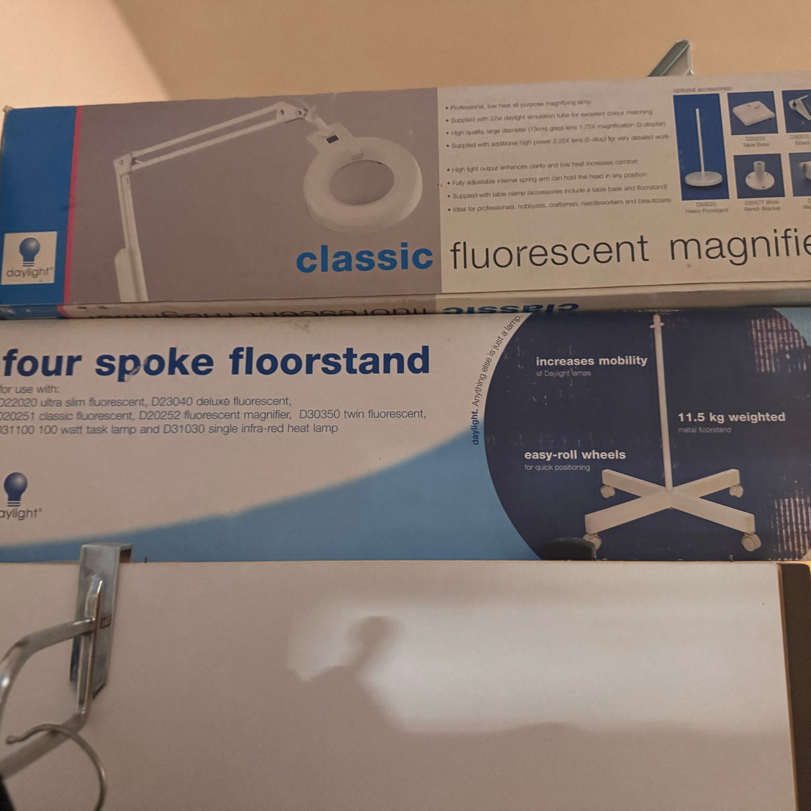Driepoot voor verlicht vergrootglas - Borduren, Ophalen of Verzenden, Zo goed als nieuw, Handborduren, Onderdeel of Toebehoren