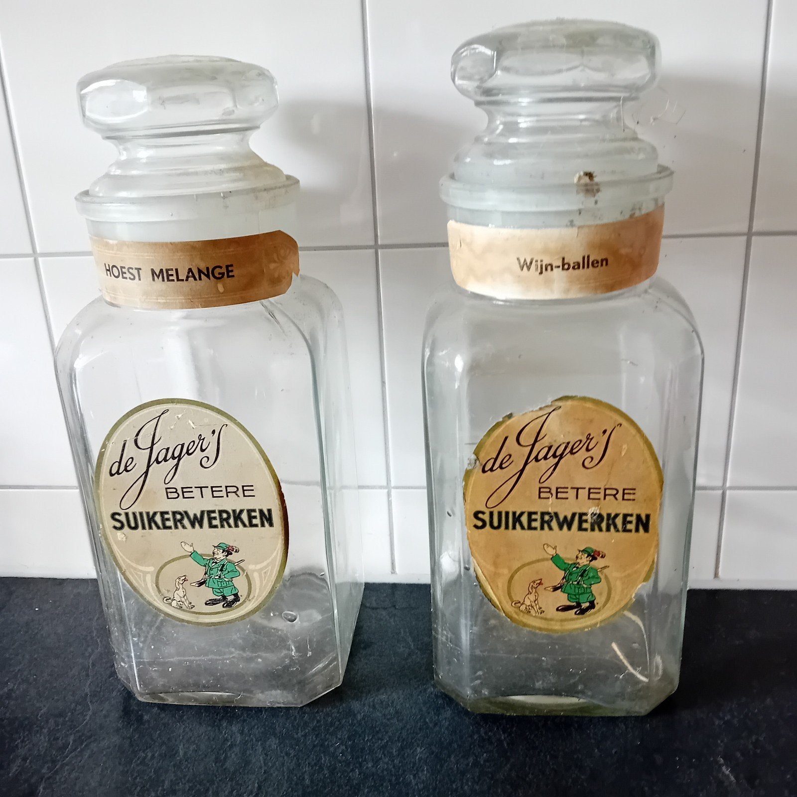 2 Oude Stopflessen 'De Jager's Betere Suikerwerken', Antiek en Kunst, Ophalen of Verzenden