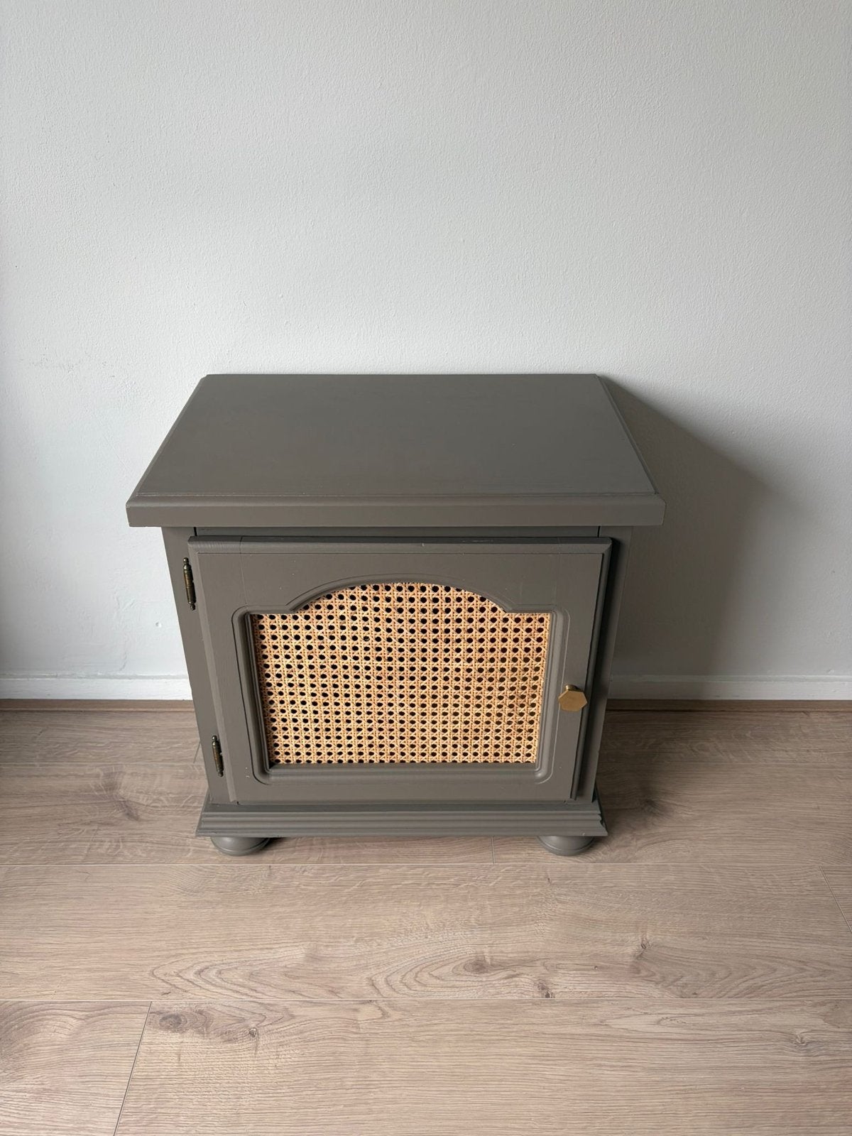 Nachtkastjes met rotan details - Set van 2, Ophalen, Gebruikt, 55 tot 70 cm, 45 tot 65 cm