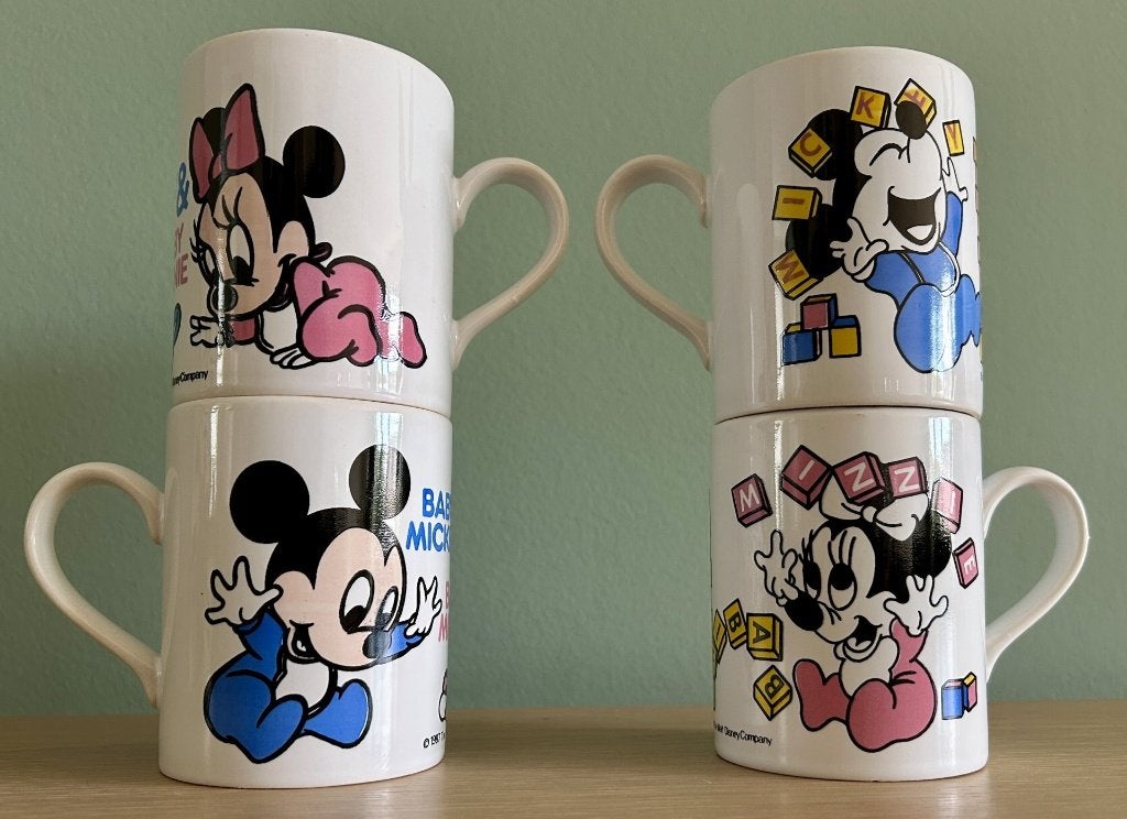 Vier vintage Disney mokken baby Minnie en Mickey Mouse, Ophalen of Verzenden, Mickey Mouse, Gebruikt, Servies