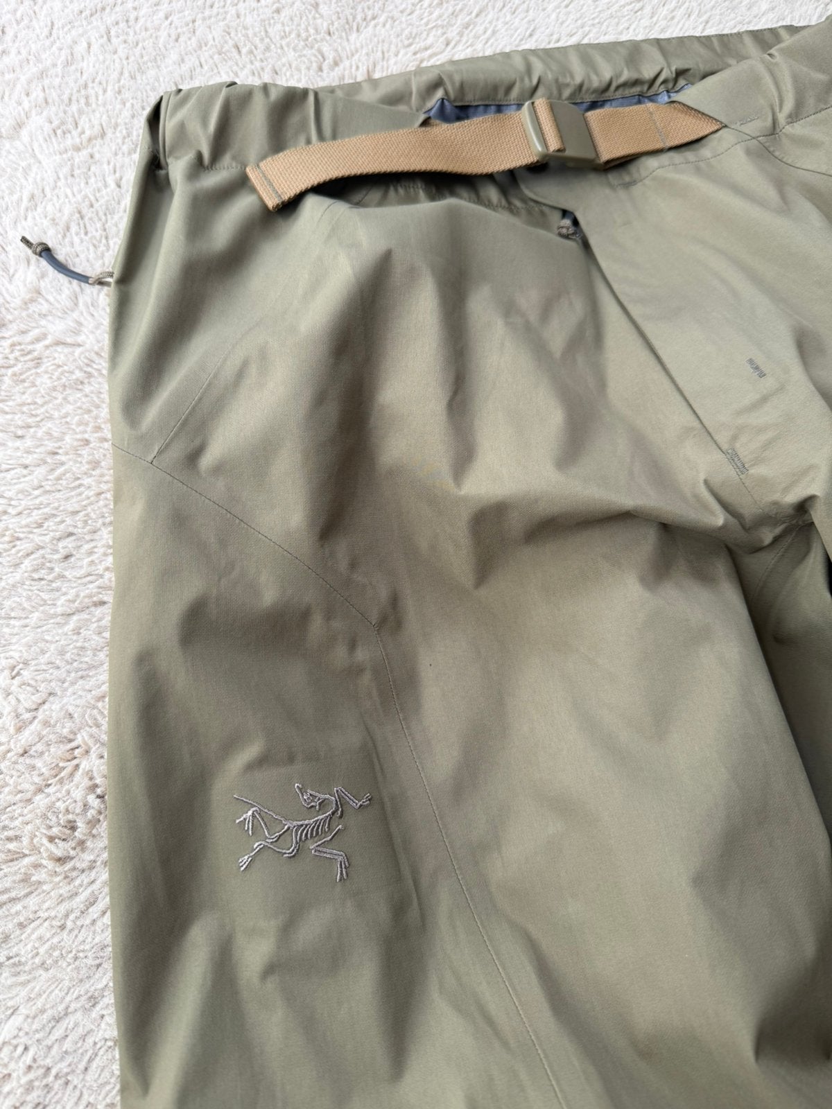 Arc’teryx LEAF Alpha Pants LT Gen 2 – Crocodile – Nieuw, Ophalen of Verzenden, Zo goed als nieuw, Maat 48/50 (M), Groen