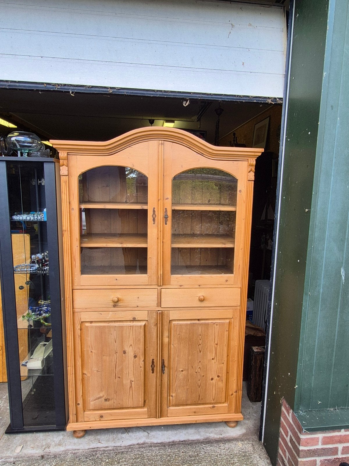 Oude grenen kast met glazen deuren, Ophalen of Verzenden