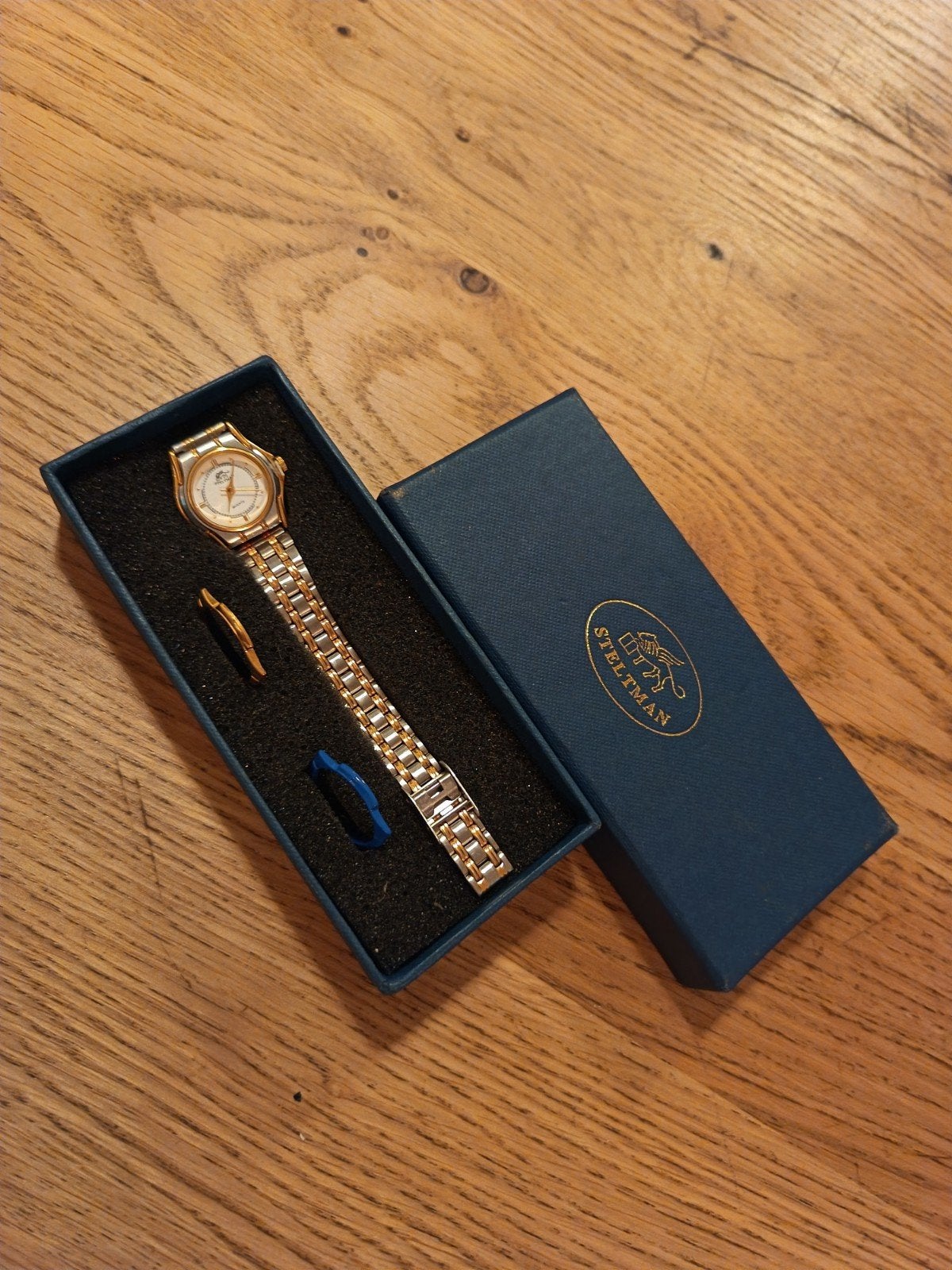 Steltman dameshorloge - Goud en zilverkleurige accent, Sieraden, Tassen en Uiterlijk, Horloges | Dames, Overige merken, Polshorloge