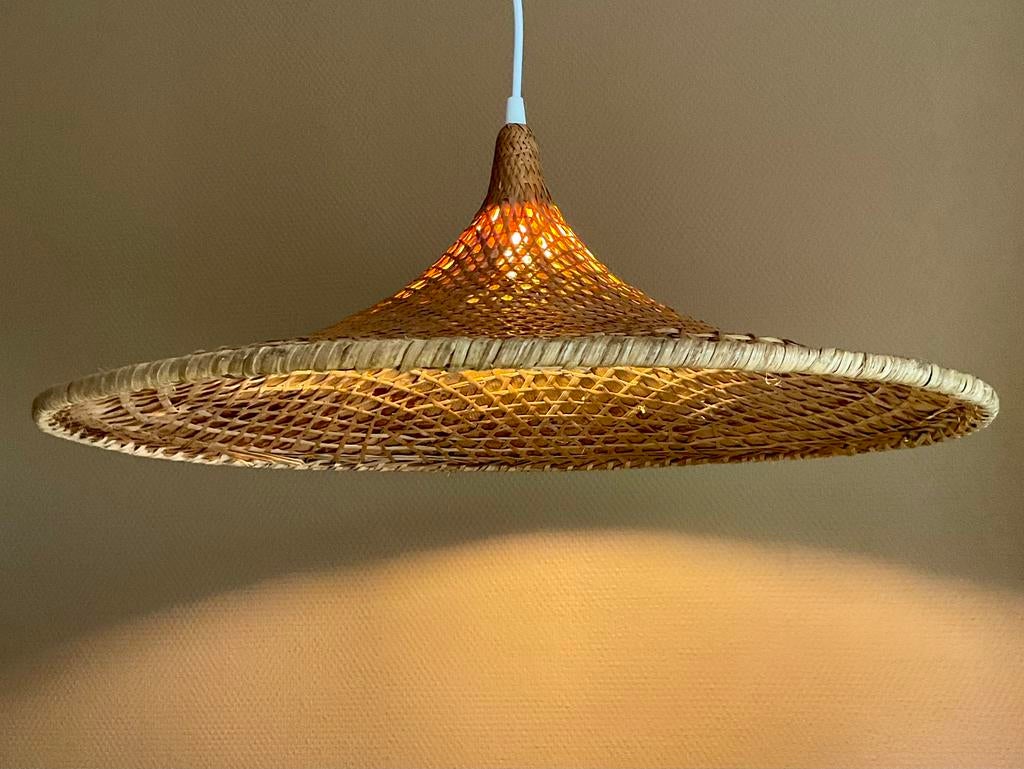 Lamp gemaakt van een oude rotan hoed Cooli China Riksja, Ophalen of Verzenden, Gebruikt, Minder dan 50 cm