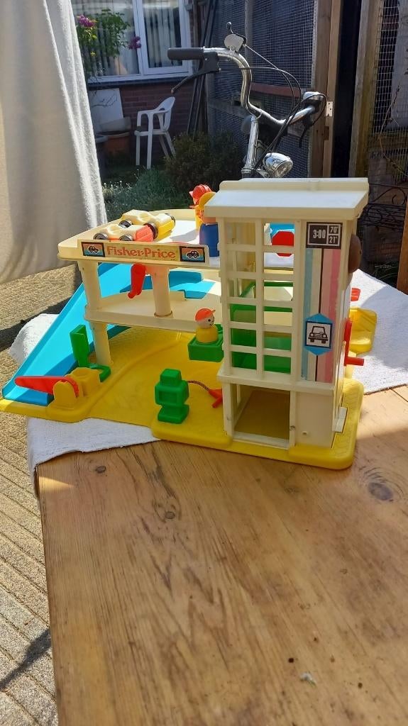 Fisher Price garage te koop, Kinderen en Baby's, Speelgoed | Fisher-Price, Ophalen, Gebruikt, Auto of Voertuig