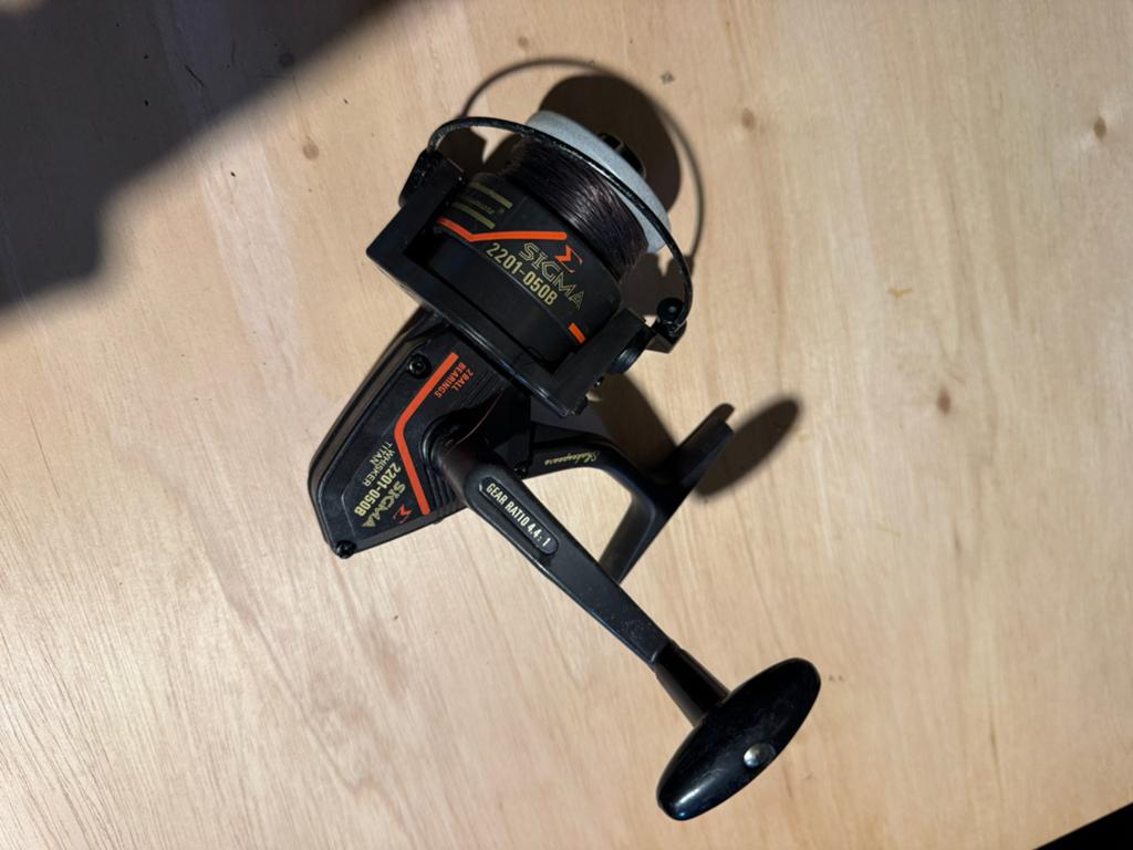 2x Shakespeare Sigma 2201-050B molens met doosjes, Watersport en Boten, Hengelsport | Algemeen, Verzenden, Gebruikt, Molen