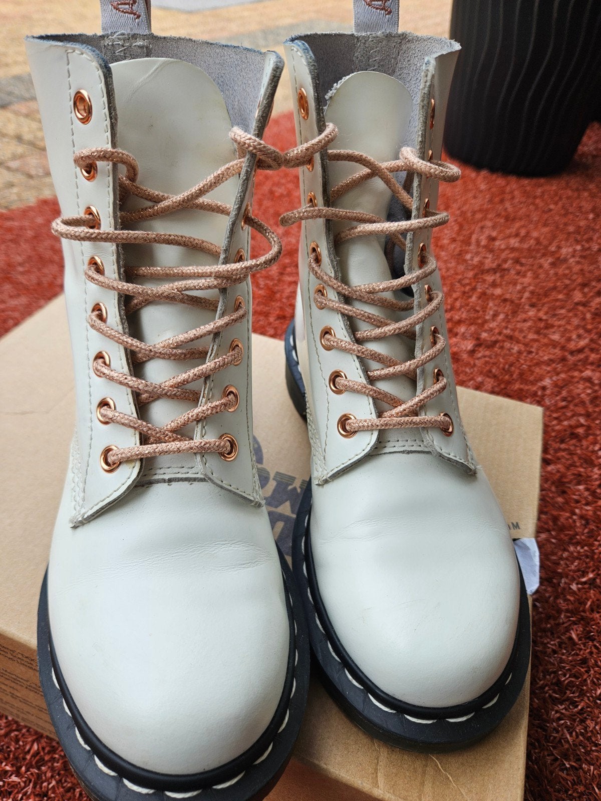 Dr martens wit met rose details 36, Ophalen of Verzenden, Zo goed als nieuw, Wit