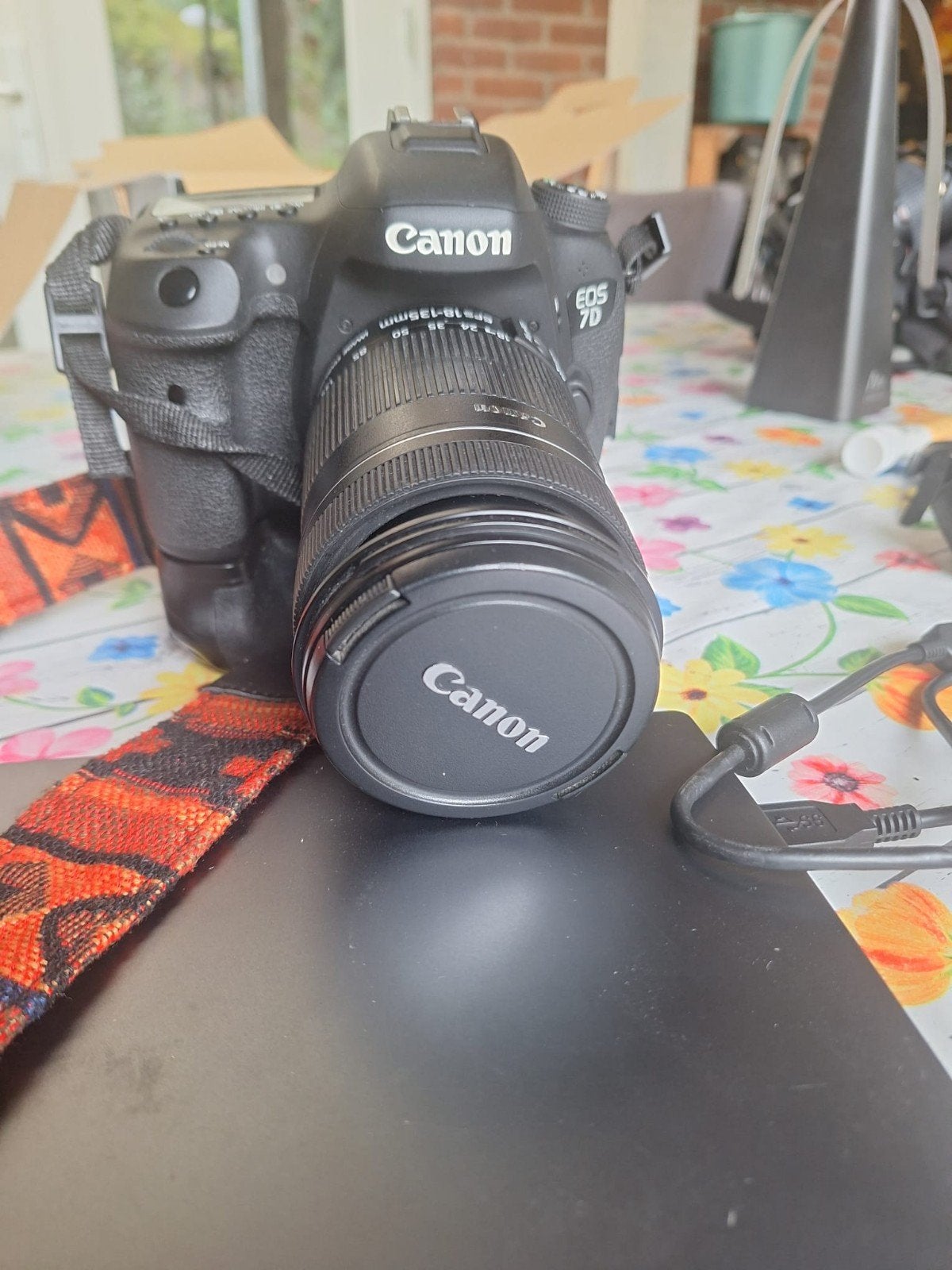 Canon EOS 7D Mark II met EF-S  en Speedlite 580E, Canon, Kantelbaar, Canon, Externe flitser