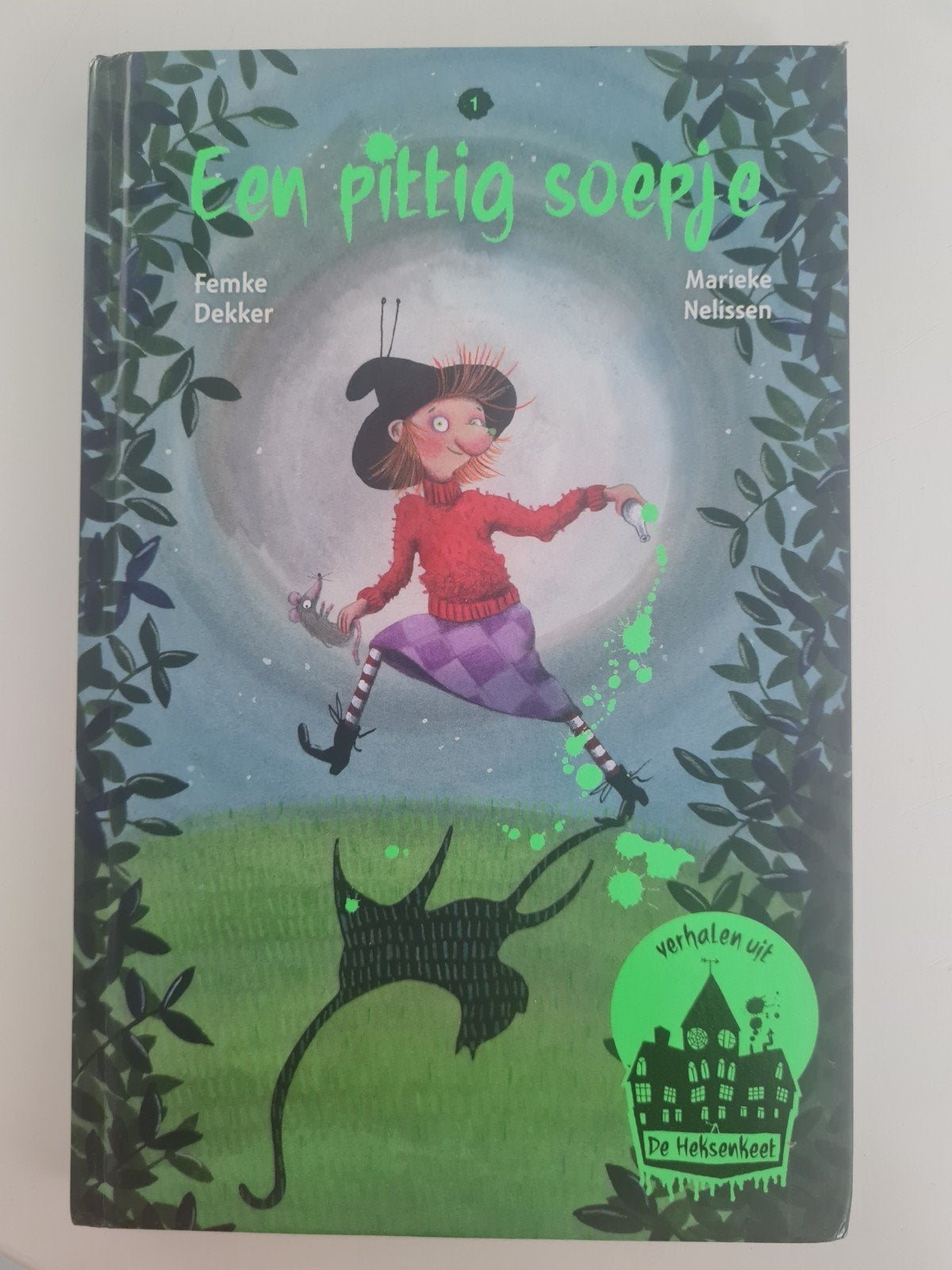 Kinderboek De heksenkeet deel 1:  'Een pittig soepje' - Groe, Ophalen of Verzenden, Zo goed als nieuw, Femke Dekker, Marieke Nelissen