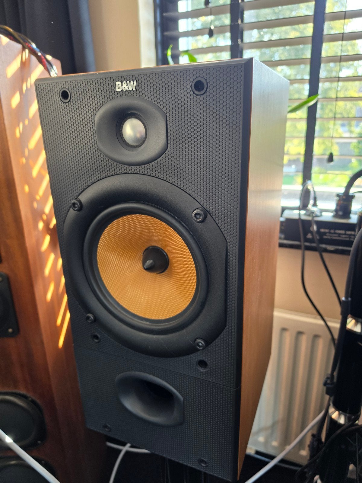 B&W 602 S2, Ophalen, Stereo speakers, Zo goed als nieuw, 60 tot 120 watt
