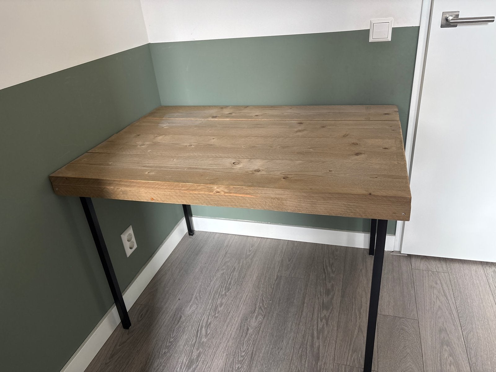 Steigerhouten bureau met metalen poten, Ophalen, Gebruikt, Hout, Bruin