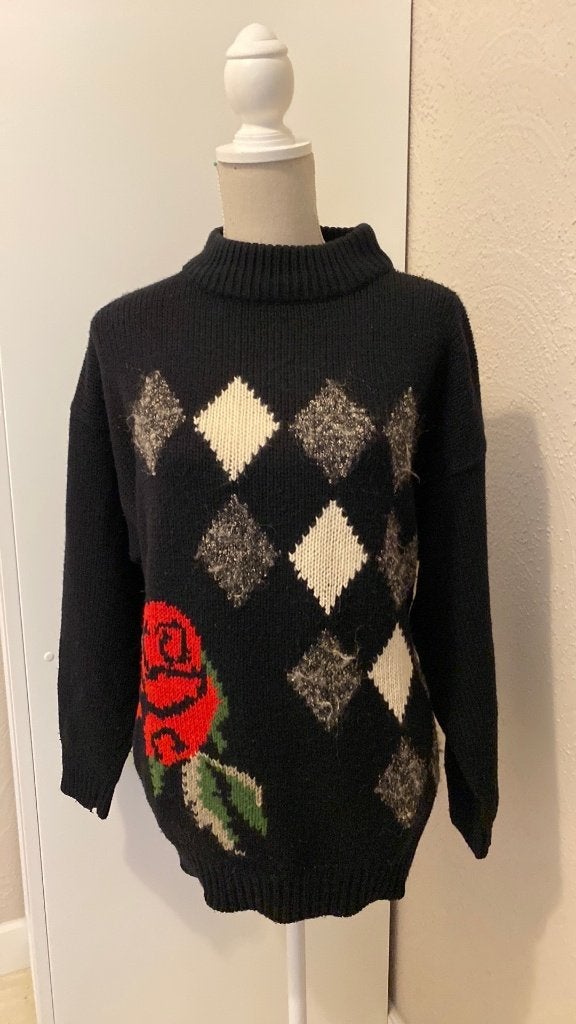 Trui Zwart met bloemen grof gebreid Maat L, Ophalen of Verzenden, Zo goed als nieuw, Maat 38/40 (M), Zwart