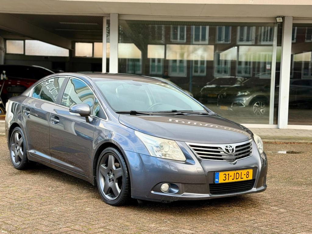 Toyota Avensis 1.8 VVTi Dynamic|NAV|Sublieme staat|Trekhaak|, Voorwielaandrijving, Zwart, Origineel Nederlands, Bedrijf