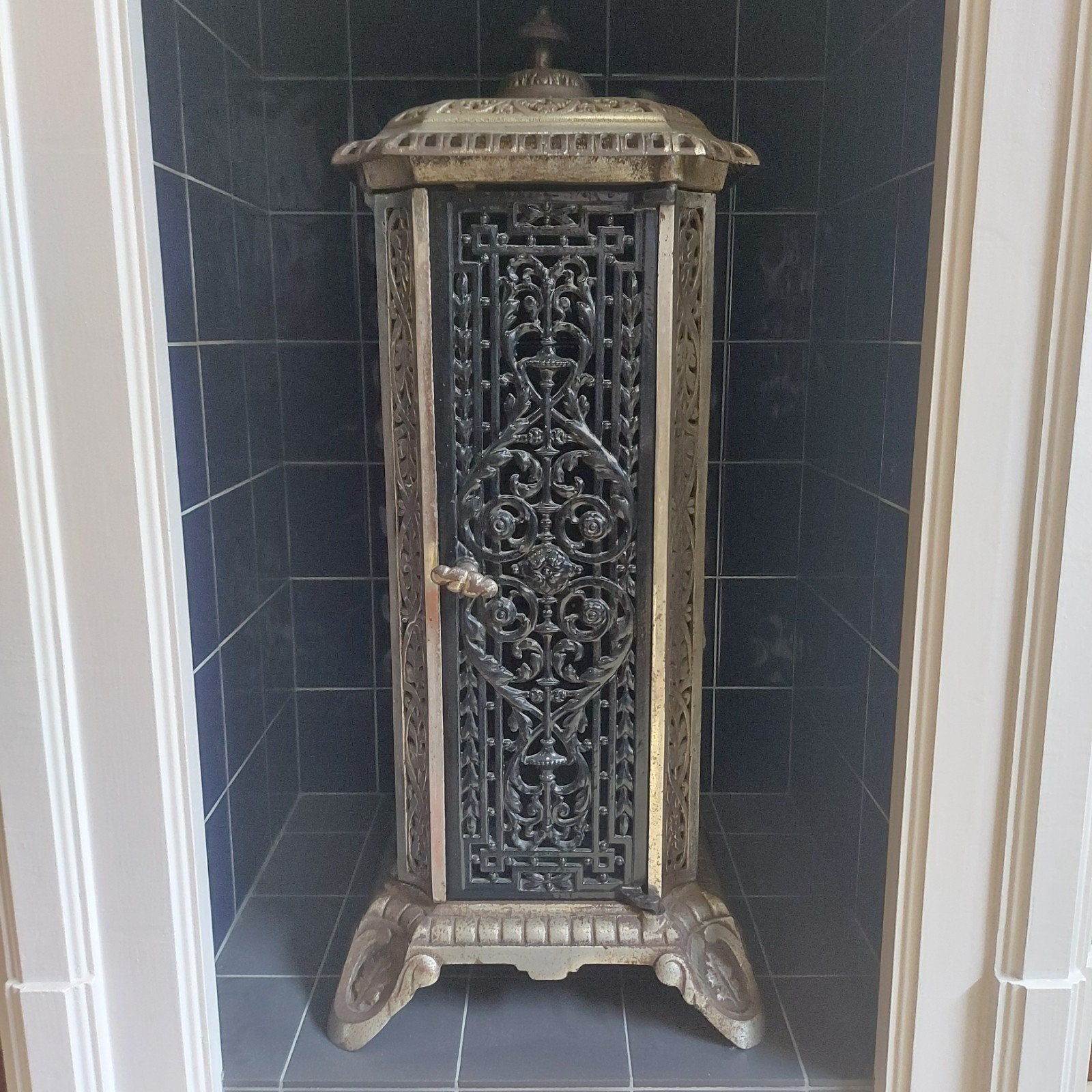 Antieke Gietijzeren Kachel - Victoriaans/Art Nouveau, Huis en Inrichting, Kachels, Ophalen, Potkachel, Zo goed als nieuw, Vrijstaand