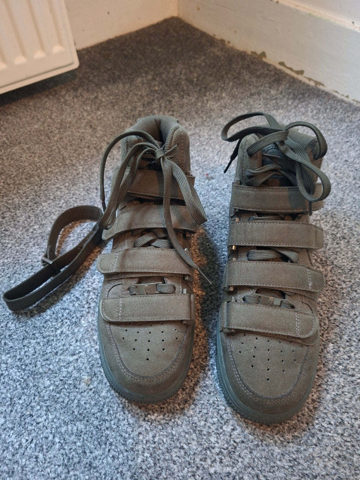 Billie Eilish Nike Air Force 1 High Utility 2.0 - Olij, Ophalen, Nike, Nieuw, Sneakers of Gympen