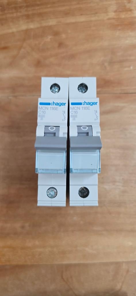 Hager C16 automaat, Ophalen, Zo goed als nieuw, Overige typen