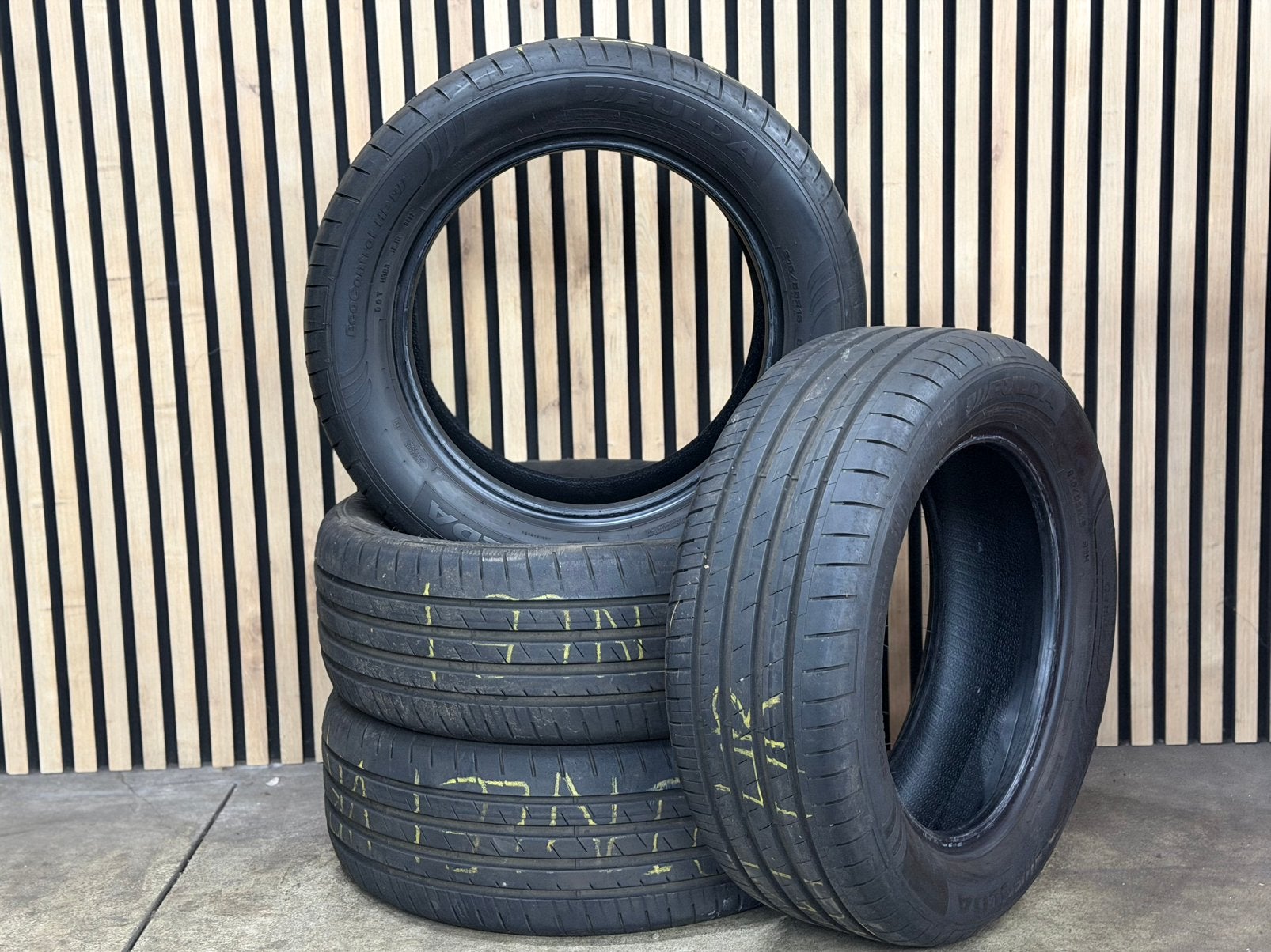 4x 215-55-16 FULDA ZOMERBANDEN 7mm DOT22 ZGAN €250 all incl, Ophalen