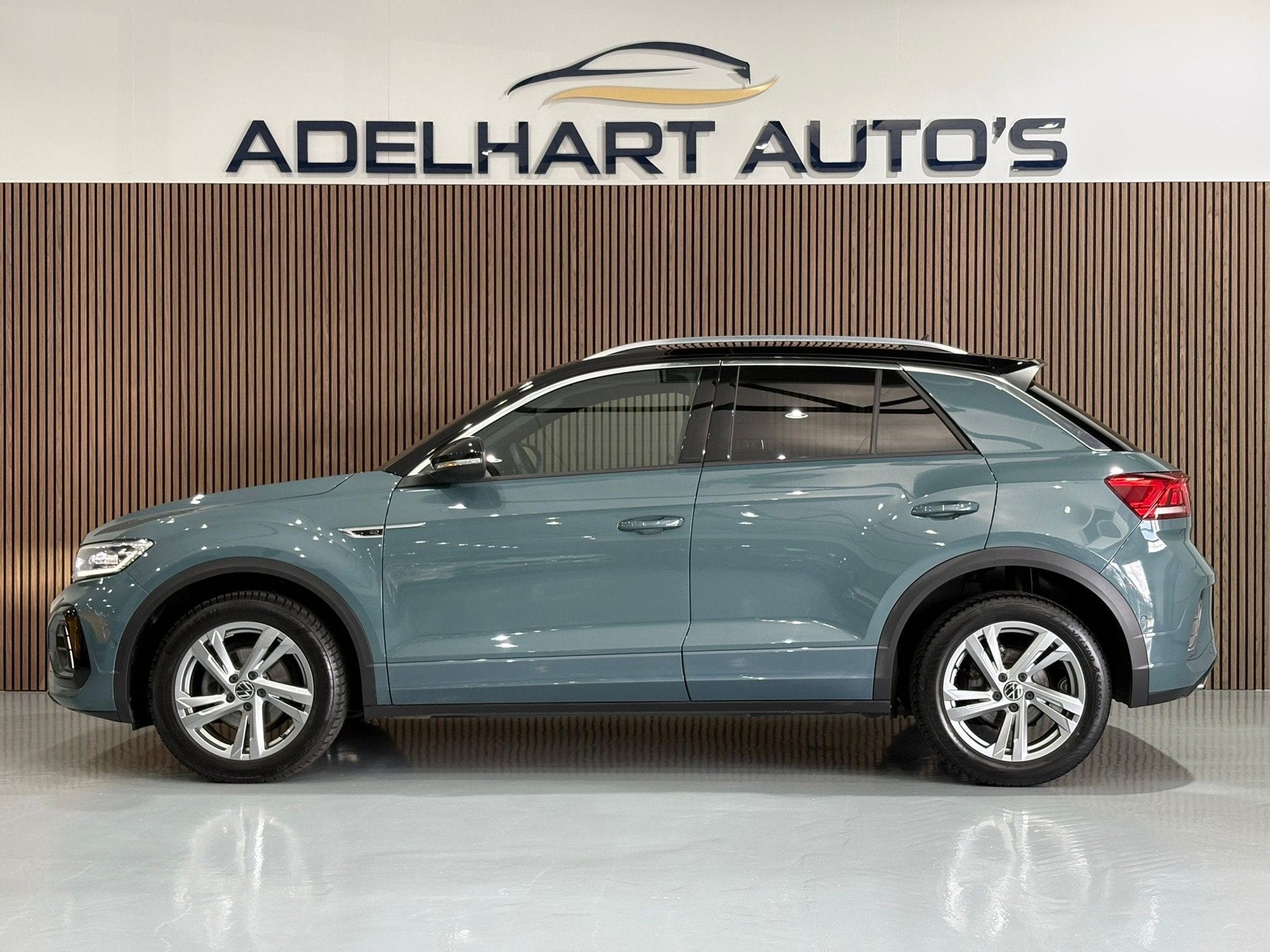 Volkswagen T-Roc 1.0 TSI R-Line Nieuw model / Navigatie full, Auto's, Volkswagen, Voorwielaandrijving, Gebruikt, Automatische klimaatregeling