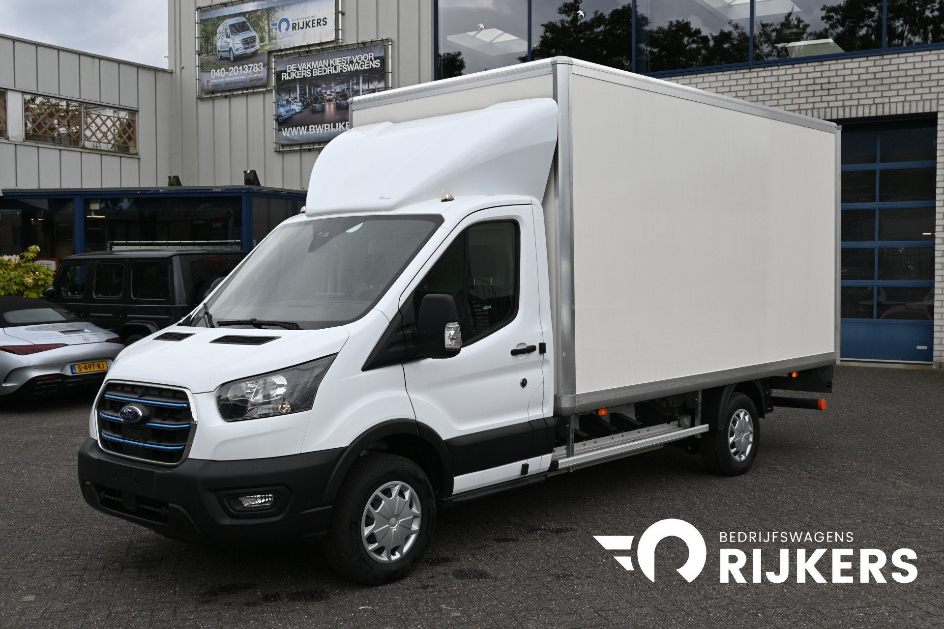 Ford e-Transit 68kWh 390L Trend Bakwagen met Dhollandia laad, Automaat, Achterwielaandrijving, Gebruikt, Wit