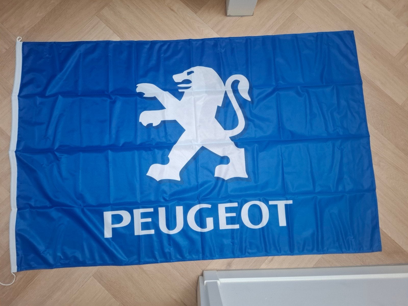 Blauwe Peugeot vlag 100150, Ophalen