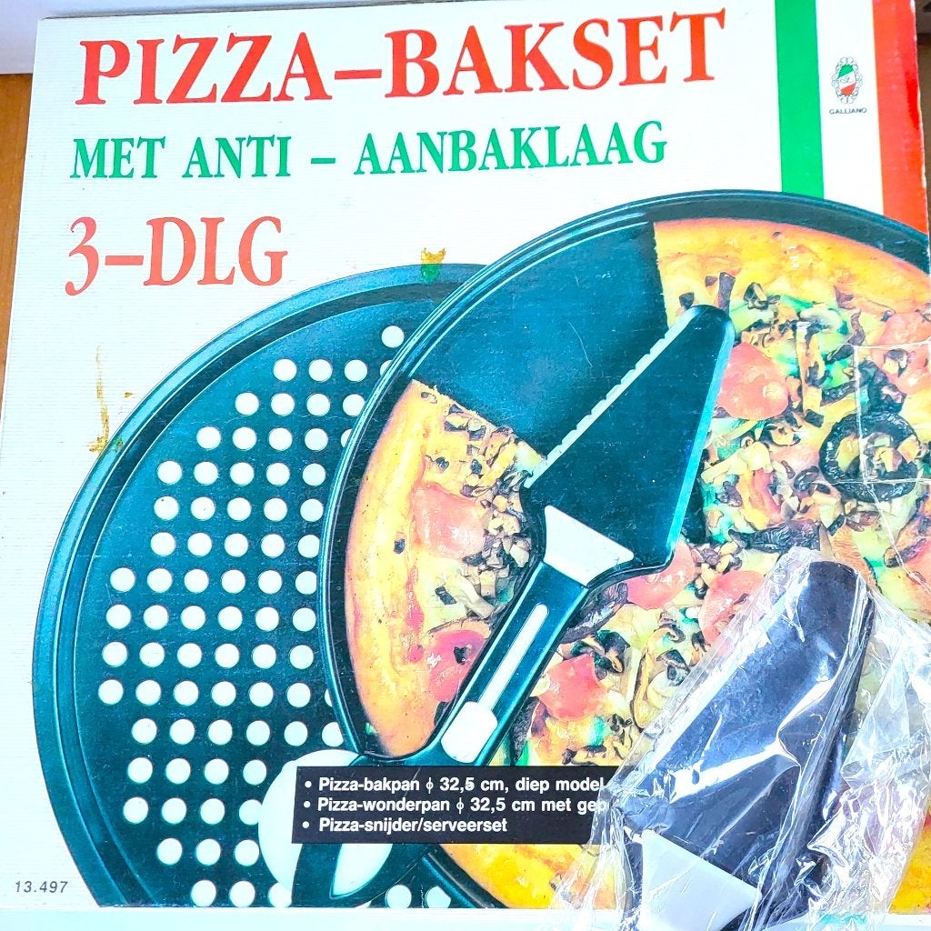 Pizzasnijder en Pizza-bak met perforaties,, Ophalen of Verzenden, Zo goed als nieuw