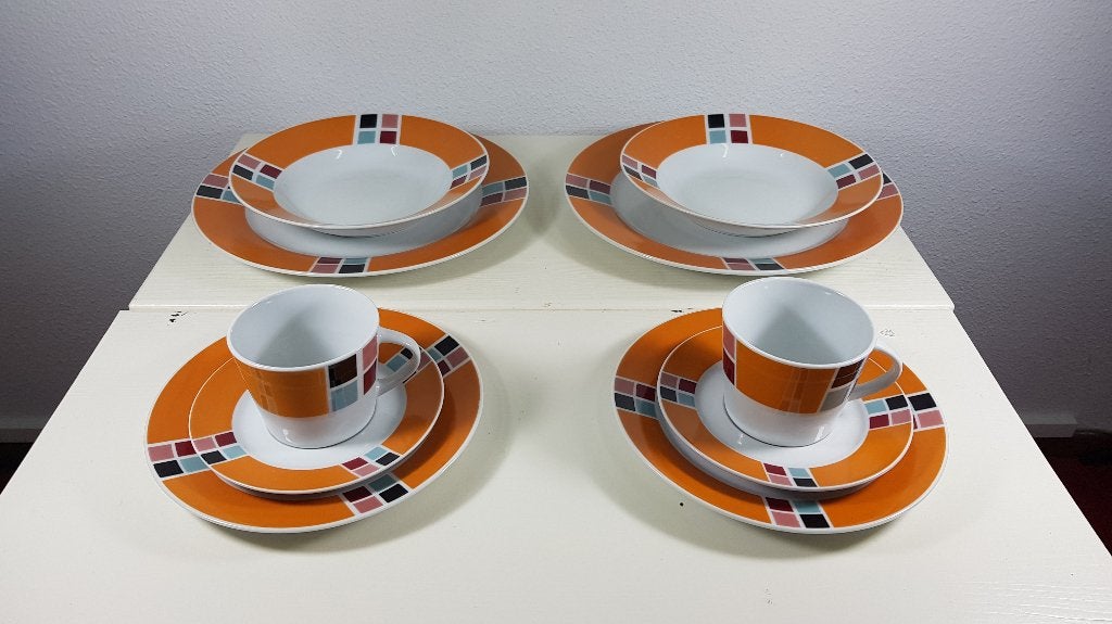 Mooi oranje wit servies voor 2 personen. 2x serviesset. 6A3, Tweedehands verkoop, Tweedehands verkoop, Gebruikt, Ophalen of Verzenden