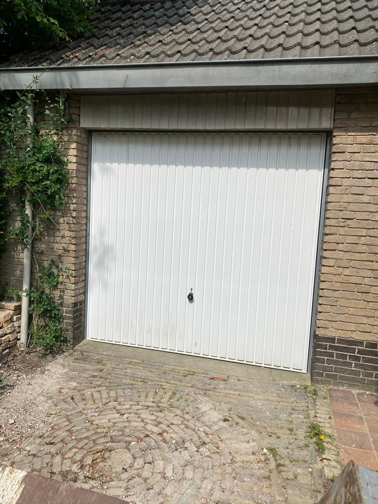 Elektrische garage deur - Wit, compleet met motor, Doe-het-zelf en Verbouw, Rolluiken, Ophalen, Gebruikt, 200 cm of meer, Wit