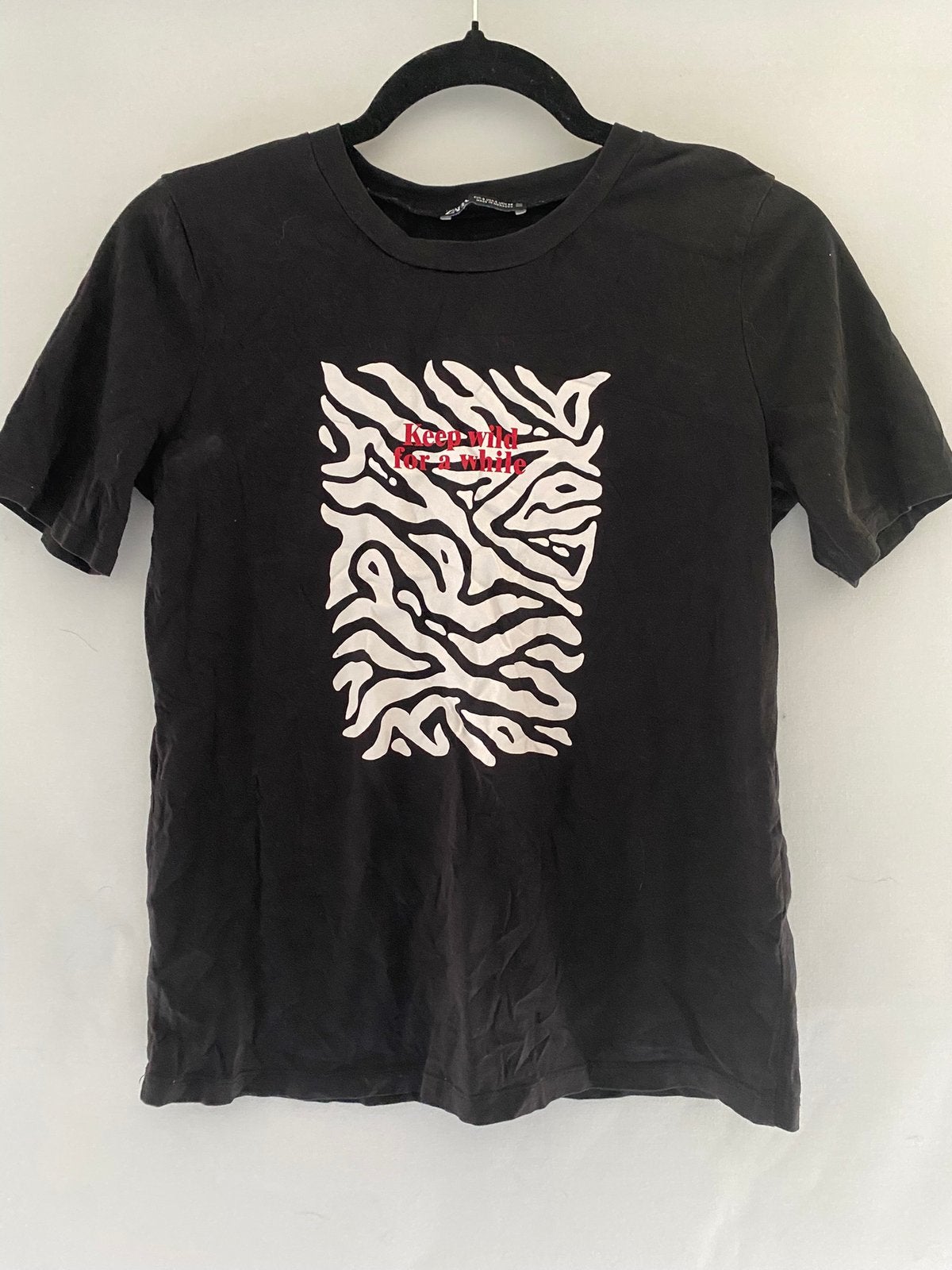Zara T-shirt met zebra print | Zwart | Maat XS / S   34 / 36, Kleding | Dames, T-shirts, Zwart, Ophalen of Verzenden, Korte mouw