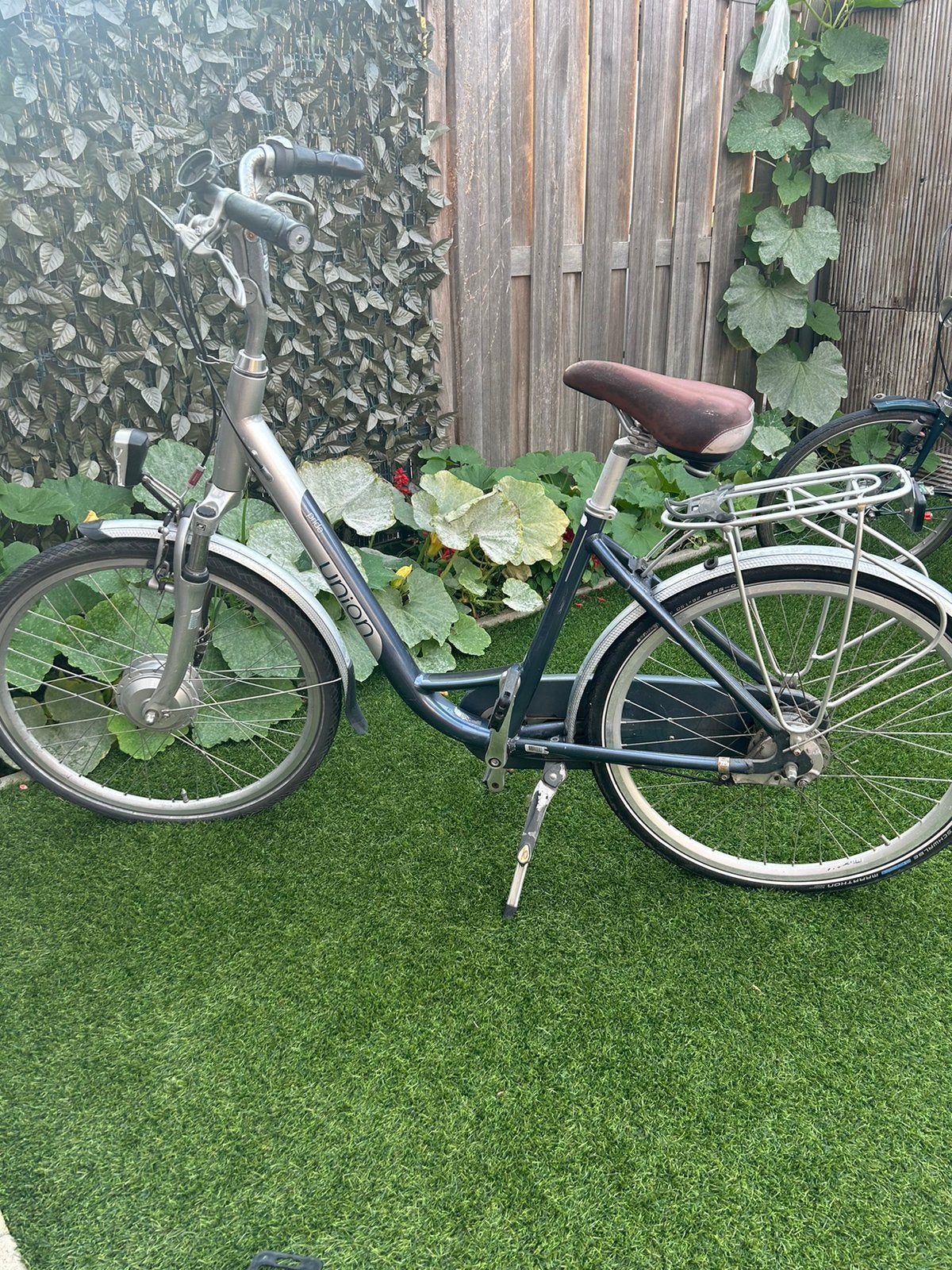 Damesfiets 28 inch, Fietsen en Brommers, Fietsen | Dames | Moederfietsen, Ophalen, 0 zitjes, Zo goed als nieuw, Overige merken