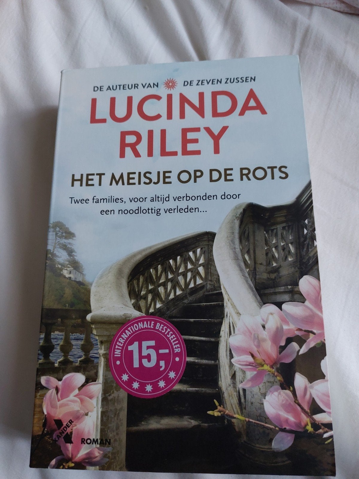 Het Meisje op de Rots - Lucinda Riley (Roman), Ophalen of Verzenden, Zo goed als nieuw, Lucinda Riley, Nederland
