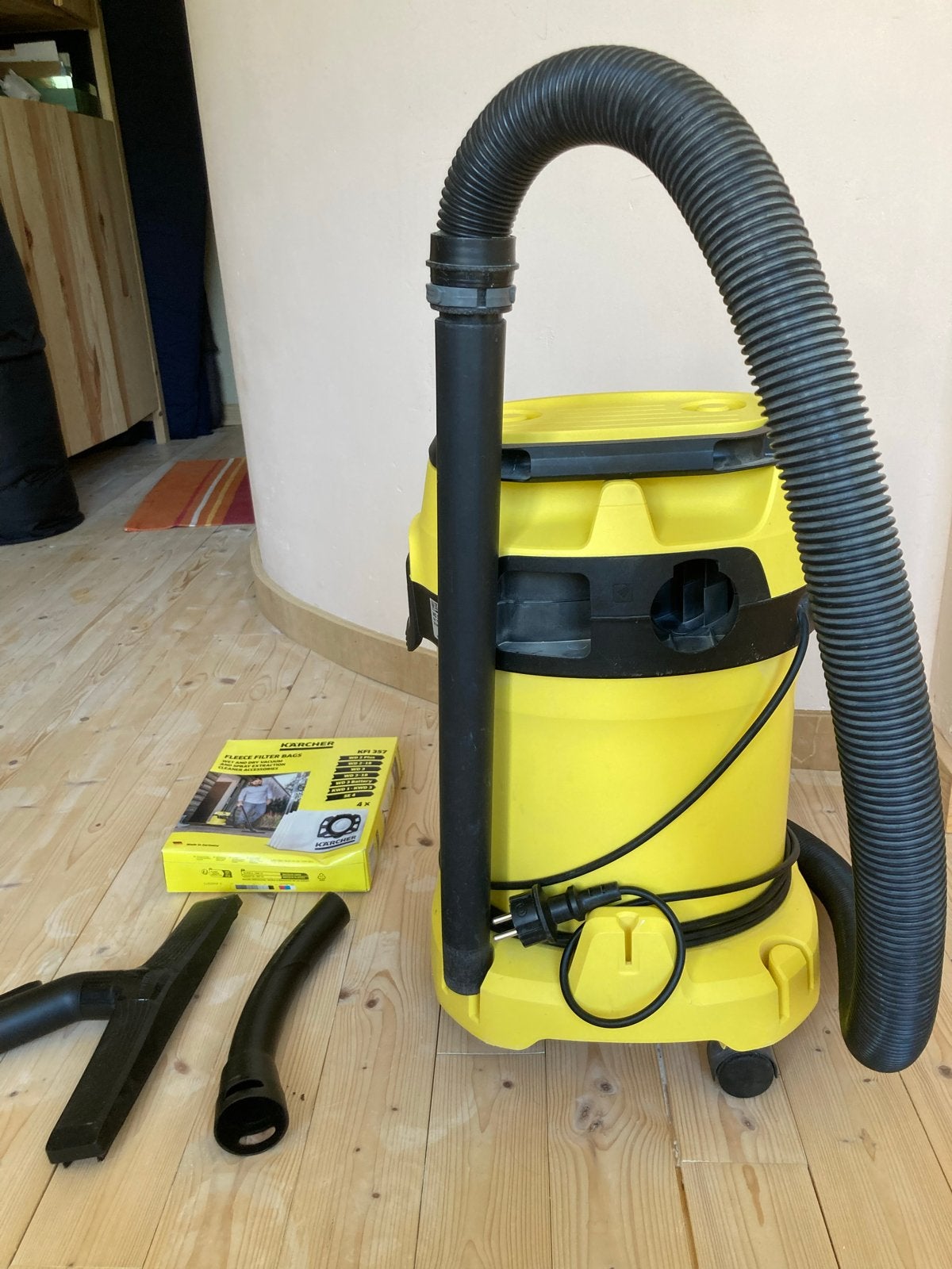 Kärcher WD 3 Nat- en Droogzuiger met Accessoires, Inclusief accessoires, Gebruikt, Kärcher, Industriële stofzuiger